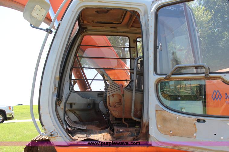 image for item I1565 2001 Hitachi EX200LC-5 excavator