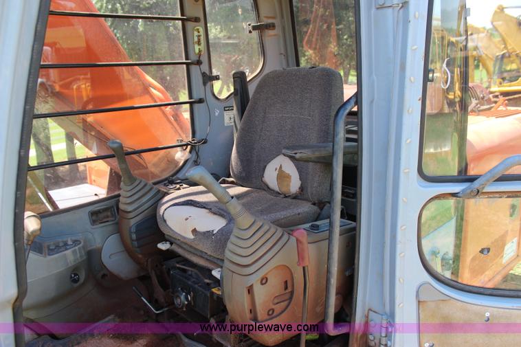 image for item I1565 2001 Hitachi EX200LC-5 excavator