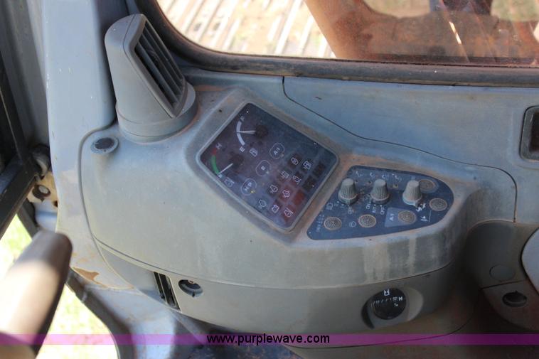 image for item I1565 2001 Hitachi EX200LC-5 excavator