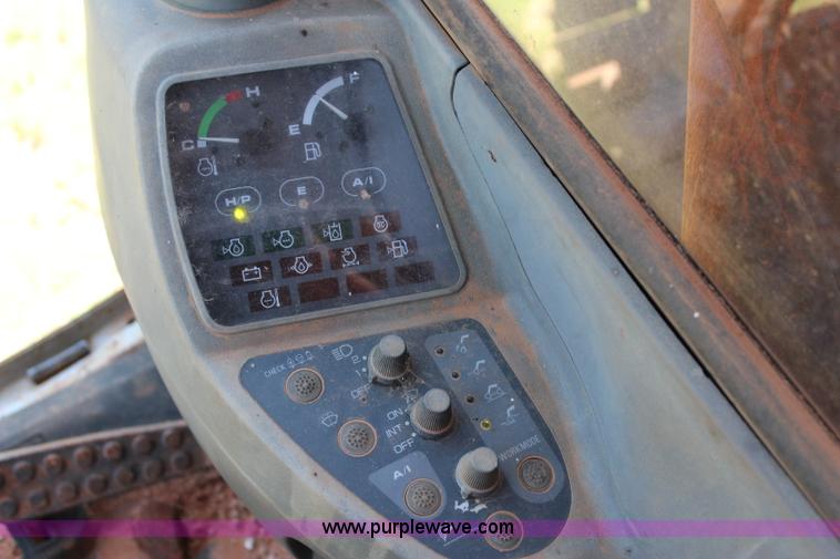 image for item I1565 2001 Hitachi EX200LC-5 excavator