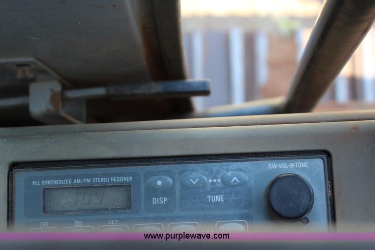 image for item I1565 2001 Hitachi EX200LC-5 excavator