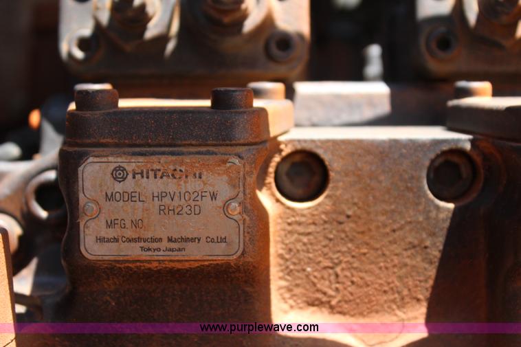 image for item I1565 2001 Hitachi EX200LC-5 excavator