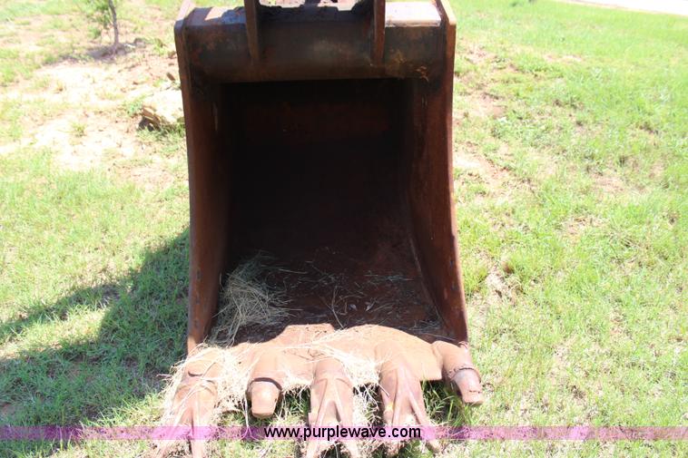 image for item I1565 2001 Hitachi EX200LC-5 excavator