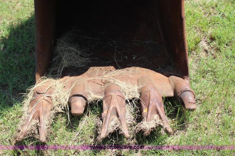 image for item I1565 2001 Hitachi EX200LC-5 excavator