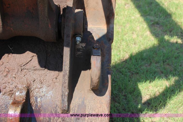 image for item I1565 2001 Hitachi EX200LC-5 excavator