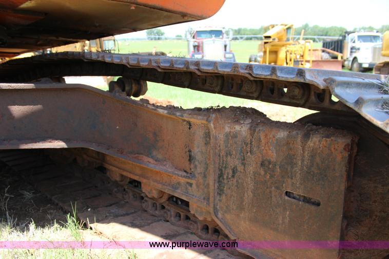 image for item I1565 2001 Hitachi EX200LC-5 excavator