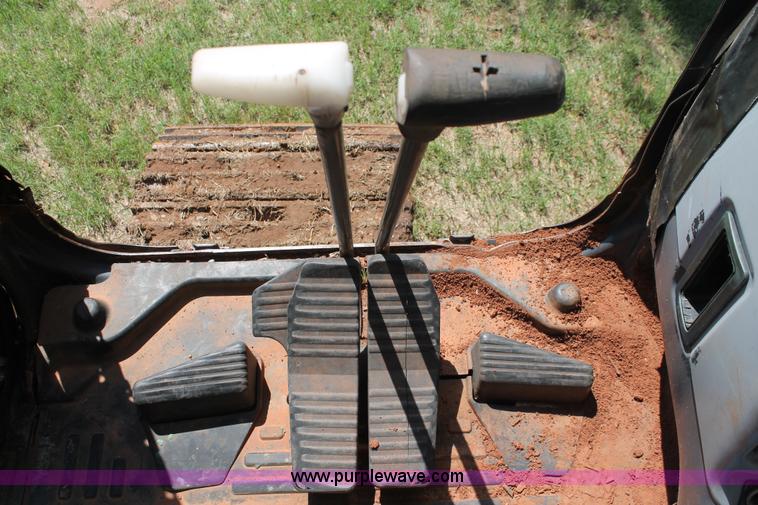 image for item I1567 2005 Komatsu PC200LC-7L excavator