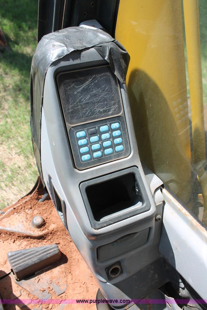 image for item I1567 2005 Komatsu PC200LC-7L excavator