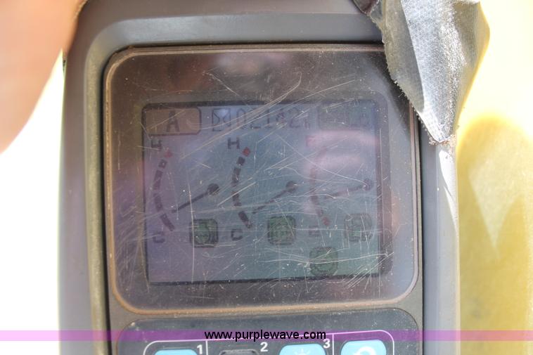 image for item I1567 2005 Komatsu PC200LC-7L excavator