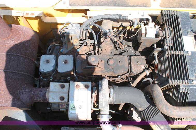 image for item I1567 2005 Komatsu PC200LC-7L excavator