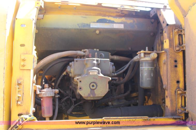 image for item I1567 2005 Komatsu PC200LC-7L excavator