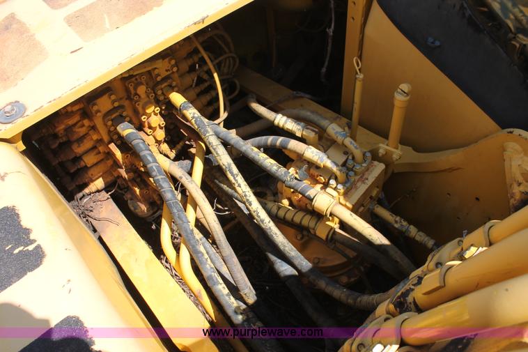 image for item I1567 2005 Komatsu PC200LC-7L excavator