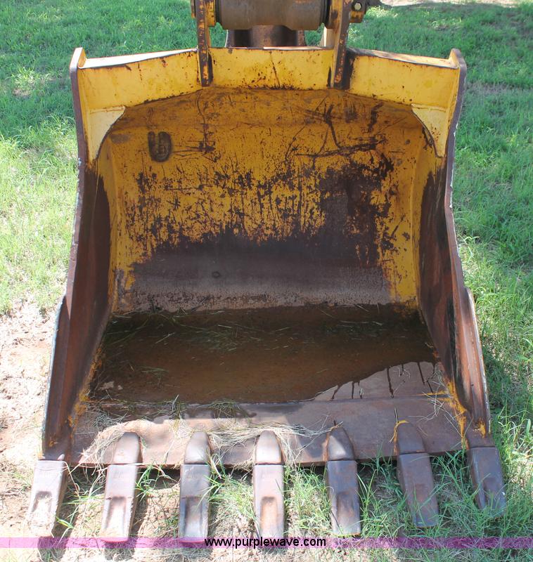 image for item I1567 2005 Komatsu PC200LC-7L excavator