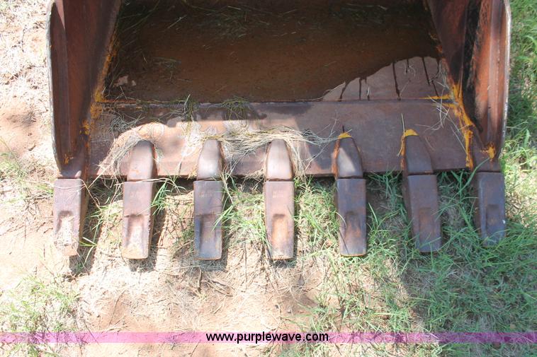 image for item I1567 2005 Komatsu PC200LC-7L excavator