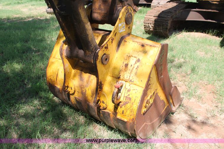 image for item I1567 2005 Komatsu PC200LC-7L excavator