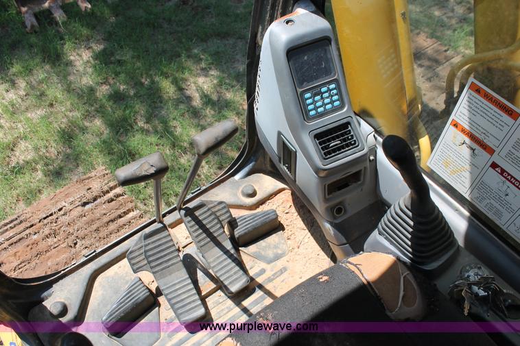 image for item I1568 2005 Komatsu PC200LC-7 excavator