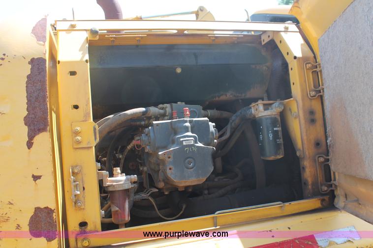image for item I1568 2005 Komatsu PC200LC-7 excavator