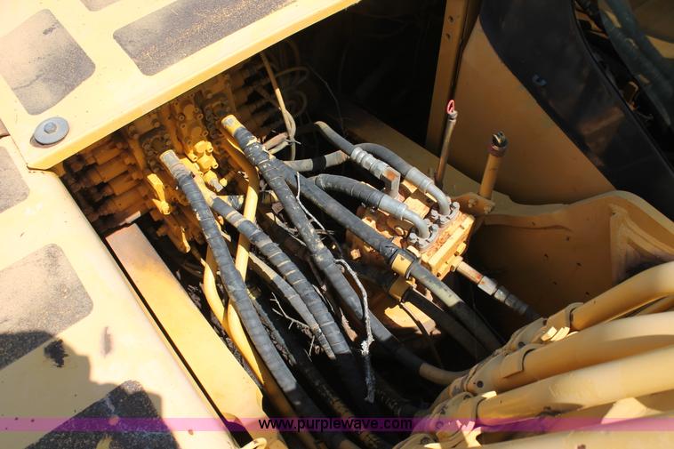 image for item I1568 2005 Komatsu PC200LC-7 excavator