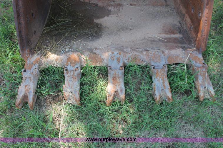 image for item I1568 2005 Komatsu PC200LC-7 excavator