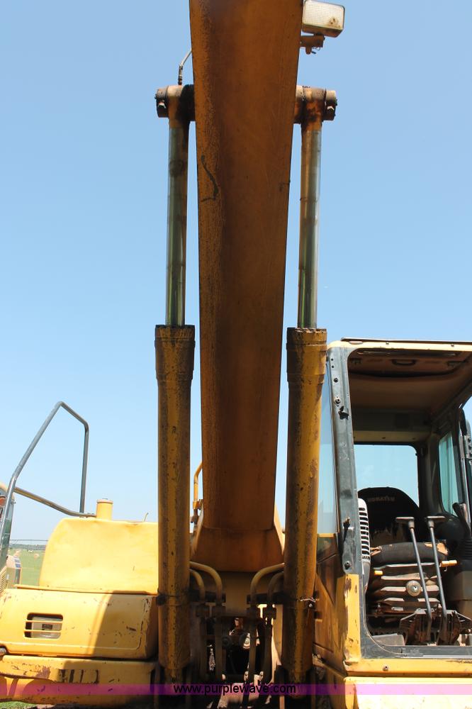 image for item I1568 2005 Komatsu PC200LC-7 excavator