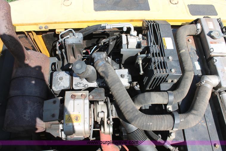 image for item I1569 2004 Komatsu PC160LC-7KA excavator