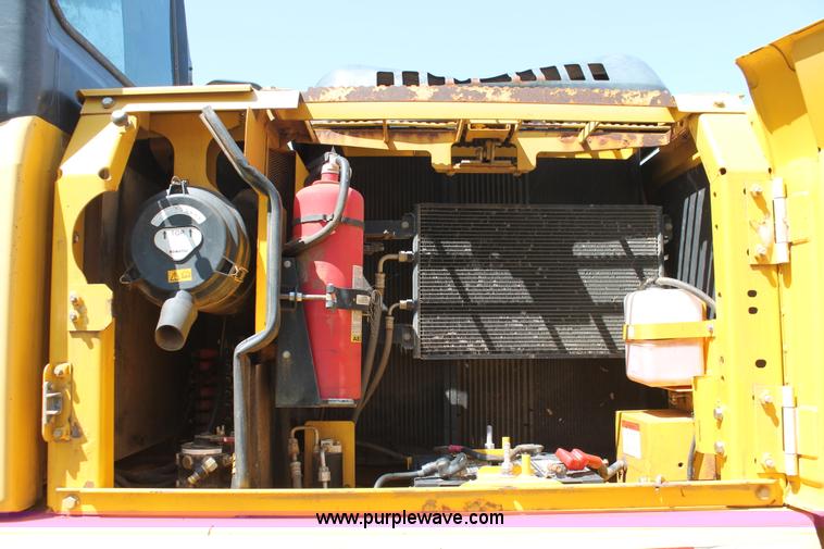 image for item I1569 2004 Komatsu PC160LC-7KA excavator