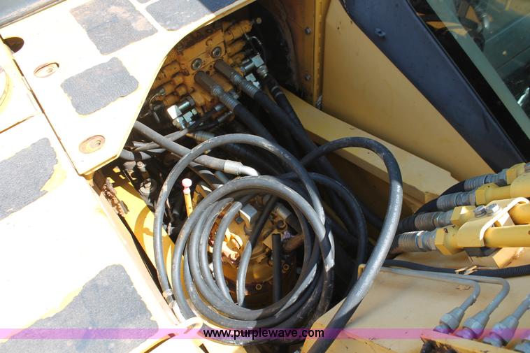 image for item I1569 2004 Komatsu PC160LC-7KA excavator