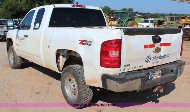 image for item I1570 2009 Chevrolet Silverado 2500HD Z71 Ext. Cab pickup truck