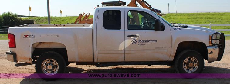 image for item I1570 2009 Chevrolet Silverado 2500HD Z71 Ext. Cab pickup truck