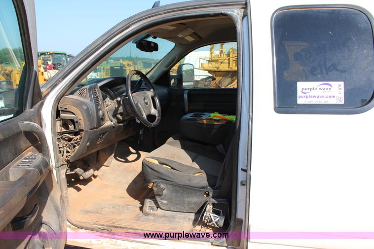 image for item I1570 2009 Chevrolet Silverado 2500HD Z71 Ext. Cab pickup truck