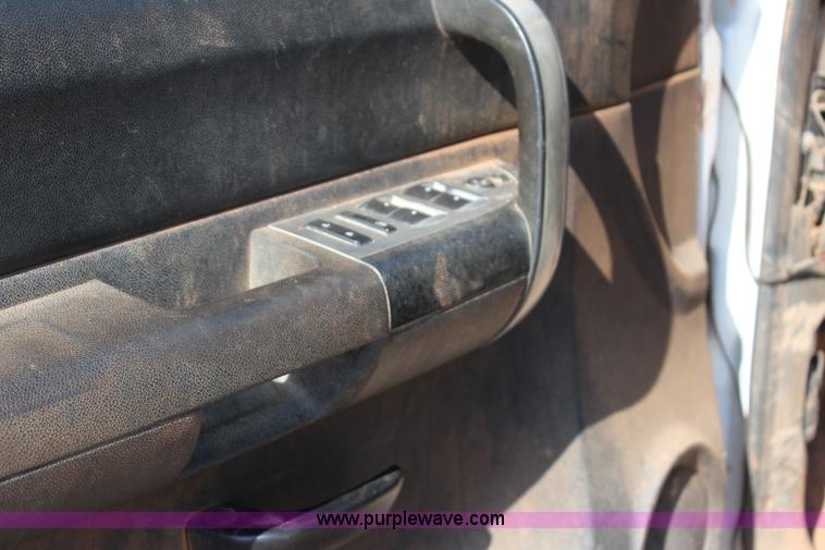 image for item I1570 2009 Chevrolet Silverado 2500HD Z71 Ext. Cab pickup truck