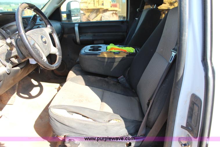 image for item I1570 2009 Chevrolet Silverado 2500HD Z71 Ext. Cab pickup truck