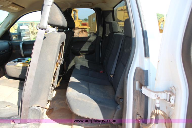 image for item I1570 2009 Chevrolet Silverado 2500HD Z71 Ext. Cab pickup truck