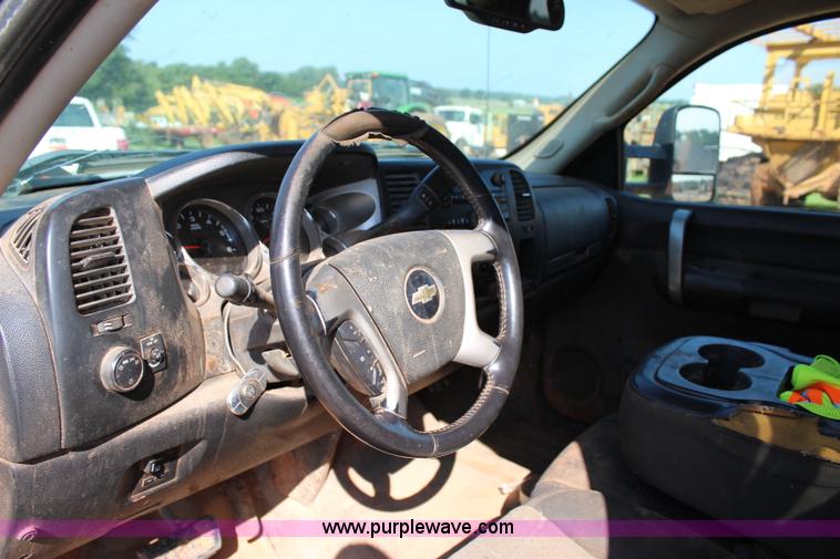 image for item I1570 2009 Chevrolet Silverado 2500HD Z71 Ext. Cab pickup truck