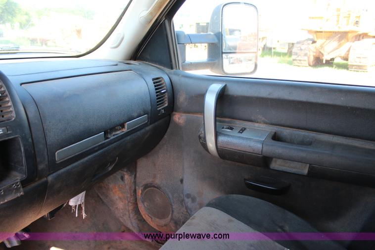 image for item I1570 2009 Chevrolet Silverado 2500HD Z71 Ext. Cab pickup truck