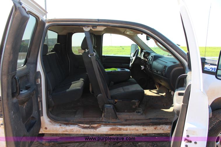 image for item I1570 2009 Chevrolet Silverado 2500HD Z71 Ext. Cab pickup truck