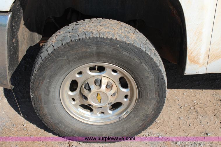 image for item I1570 2009 Chevrolet Silverado 2500HD Z71 Ext. Cab pickup truck