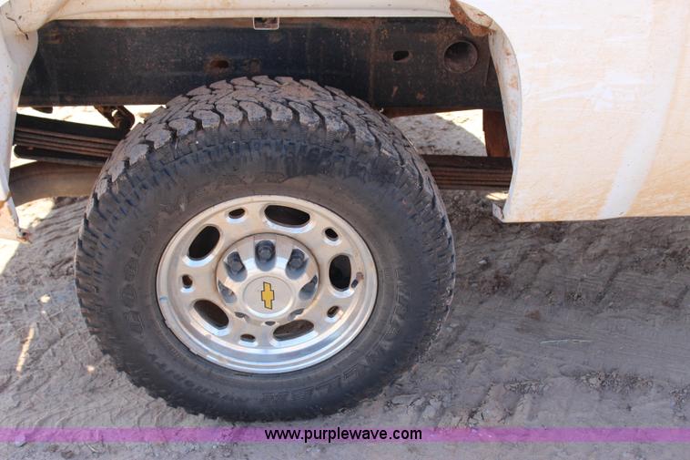 image for item I1570 2009 Chevrolet Silverado 2500HD Z71 Ext. Cab pickup truck