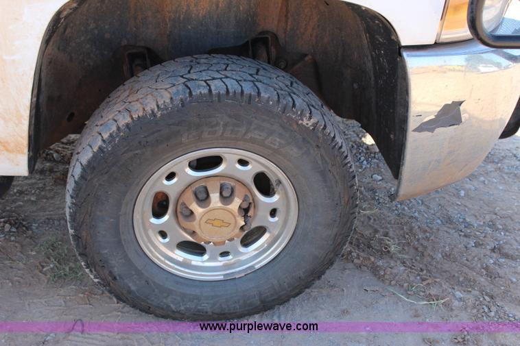 image for item I1570 2009 Chevrolet Silverado 2500HD Z71 Ext. Cab pickup truck