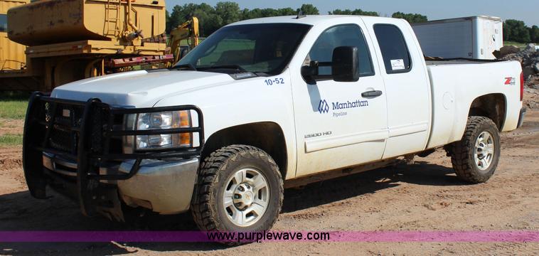 image for item I1571 2010 Chevrolet Silverado 2500HD Z71 Ext. Cab pickup truck