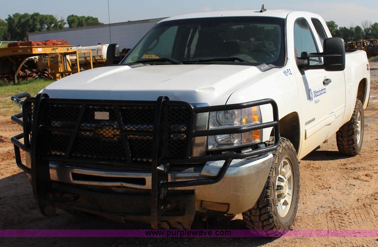 image for item I1571 2010 Chevrolet Silverado 2500HD Z71 Ext. Cab pickup truck