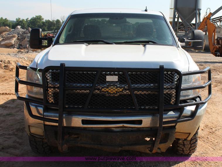 image for item I1571 2010 Chevrolet Silverado 2500HD Z71 Ext. Cab pickup truck