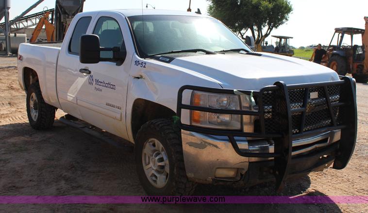 image for item I1571 2010 Chevrolet Silverado 2500HD Z71 Ext. Cab pickup truck