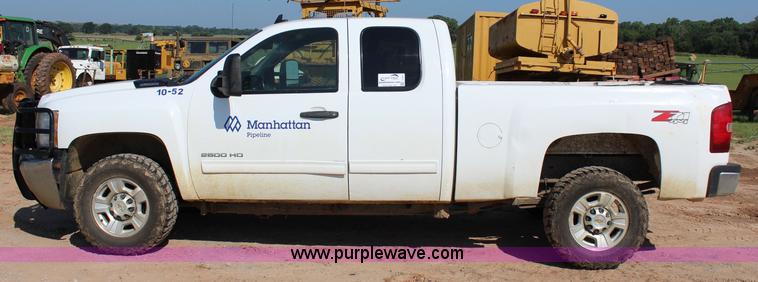 image for item I1571 2010 Chevrolet Silverado 2500HD Z71 Ext. Cab pickup truck