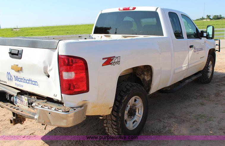 image for item I1571 2010 Chevrolet Silverado 2500HD Z71 Ext. Cab pickup truck