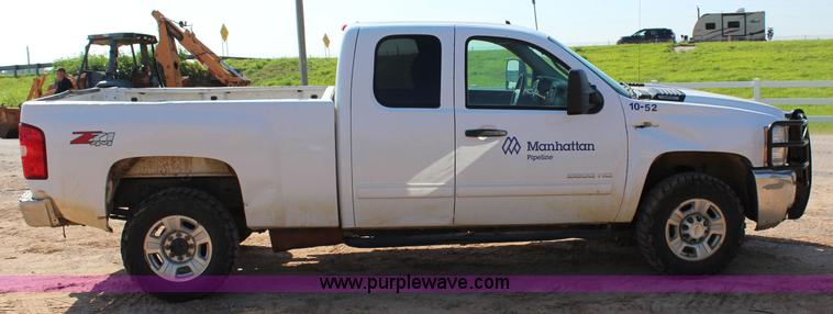image for item I1571 2010 Chevrolet Silverado 2500HD Z71 Ext. Cab pickup truck