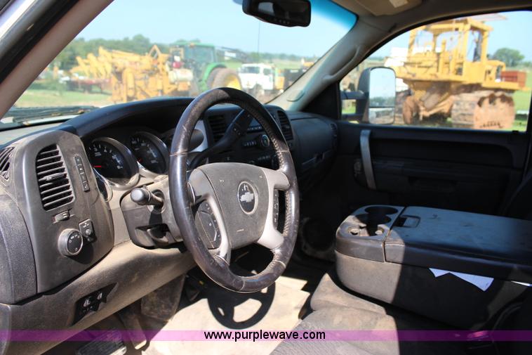 image for item I1571 2010 Chevrolet Silverado 2500HD Z71 Ext. Cab pickup truck