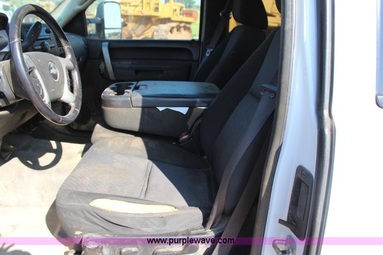 image for item I1571 2010 Chevrolet Silverado 2500HD Z71 Ext. Cab pickup truck