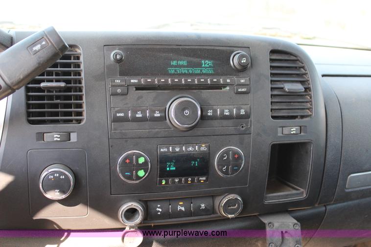 image for item I1571 2010 Chevrolet Silverado 2500HD Z71 Ext. Cab pickup truck