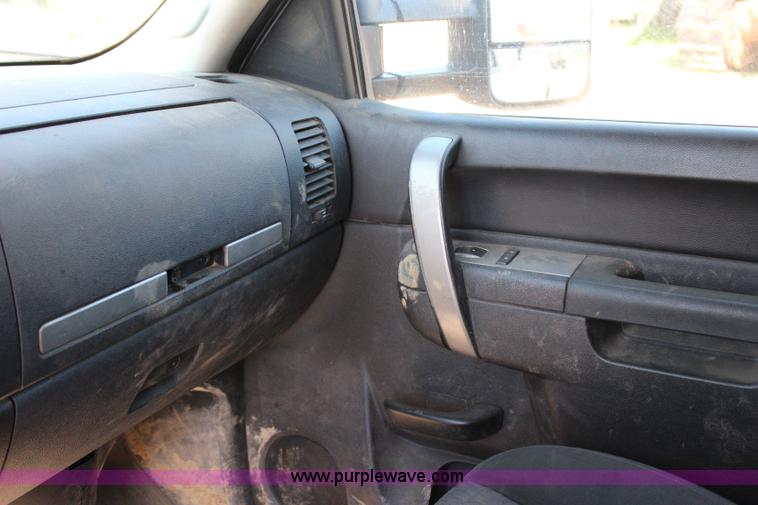 image for item I1571 2010 Chevrolet Silverado 2500HD Z71 Ext. Cab pickup truck